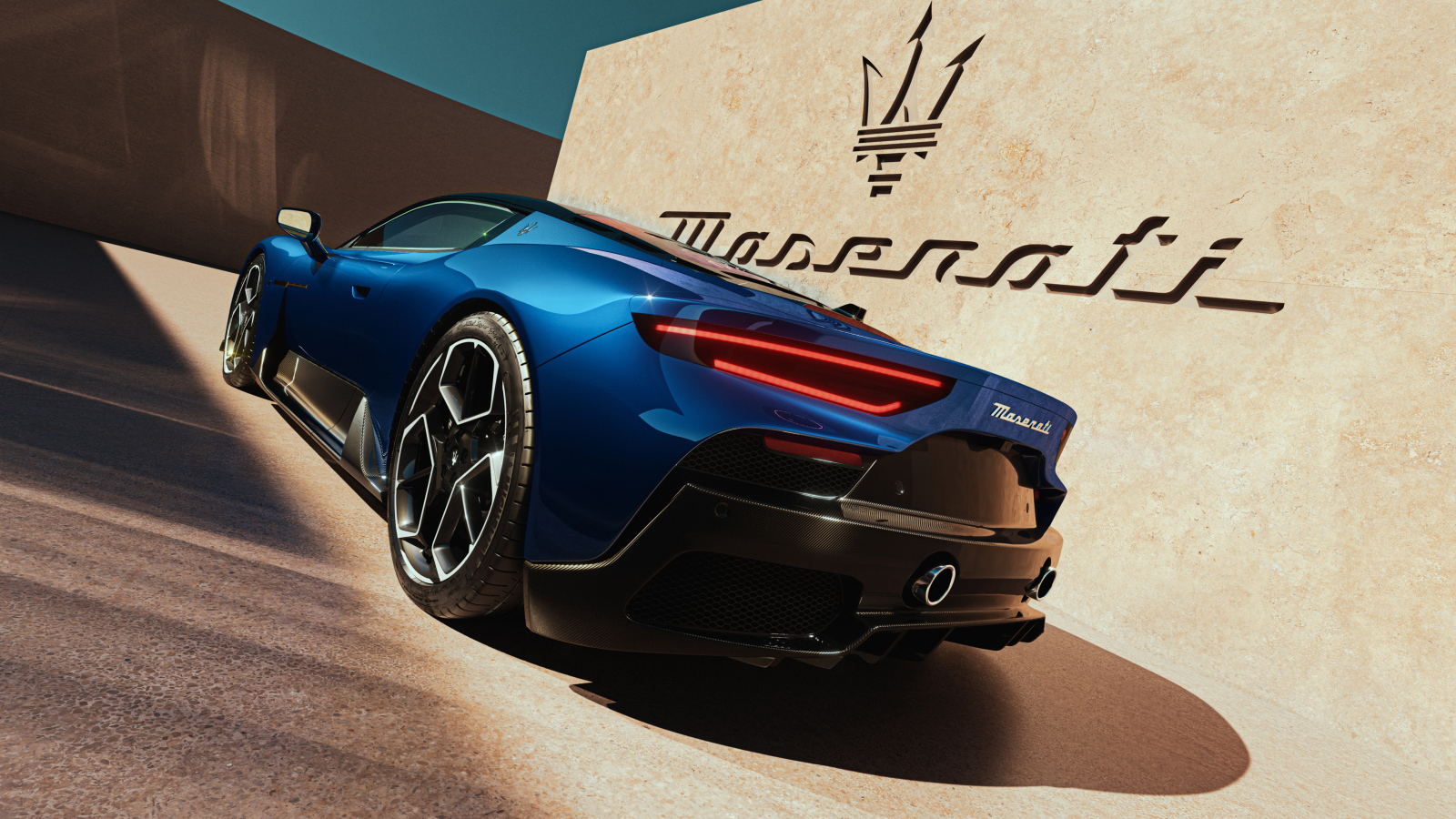 Вид сзади на автомобиль Maserati MC20