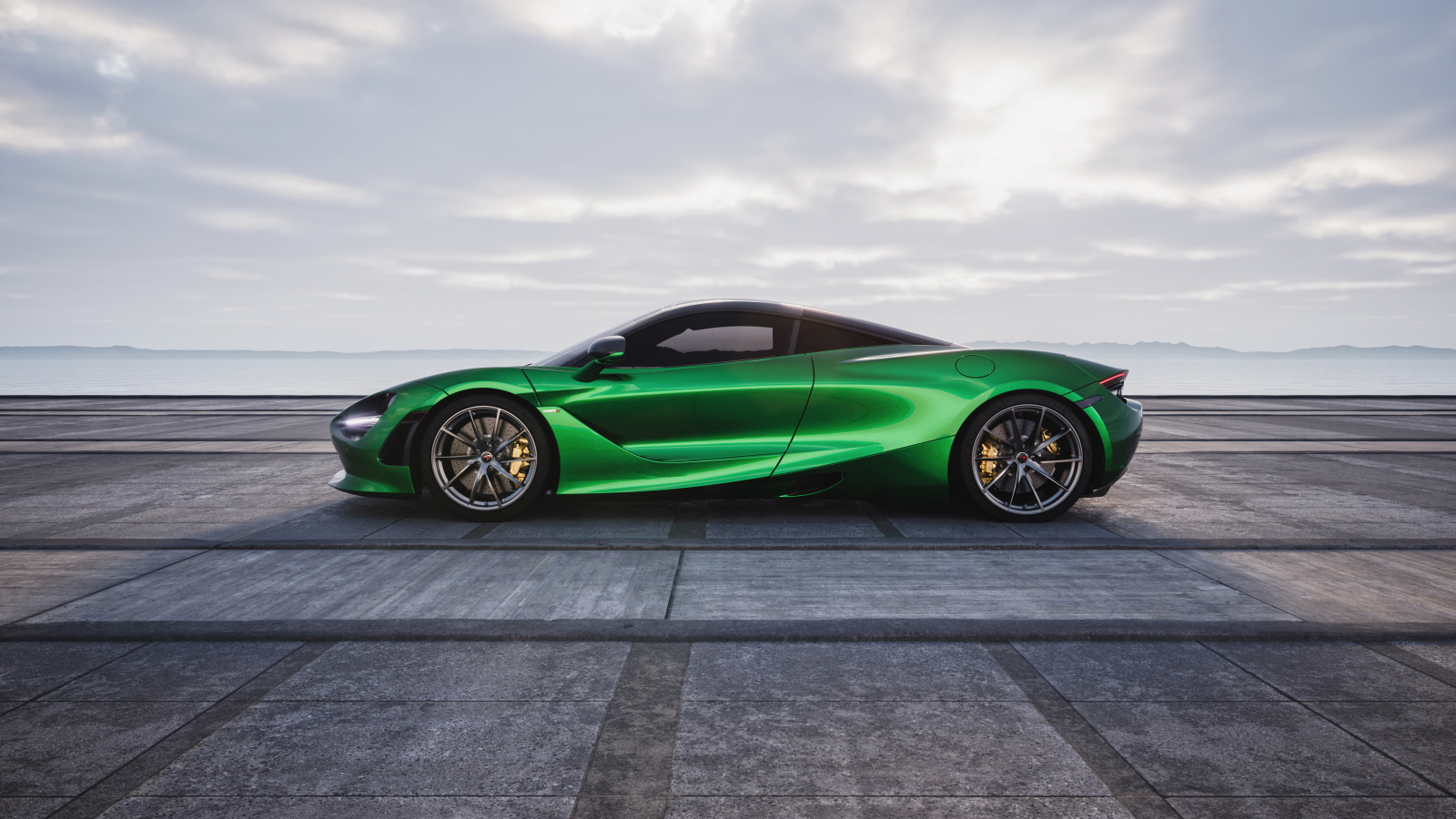 Зеленый автомобиль McLaren 720S CGI на фоне неба