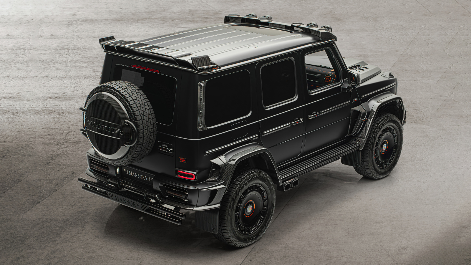 Вид сзади на черный джип Mercedes-AMG G63 Mansory Grande Entree 4x4