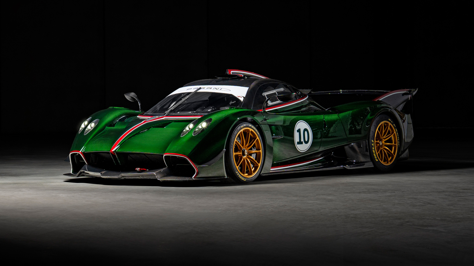 Зеленый автомобиль Pagani Huayra R
