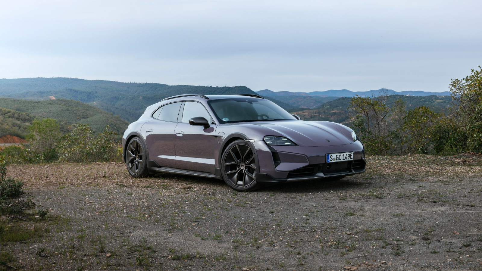 Автомобиль Porsche Taycan Turbo S Cross Turismo 2024 года