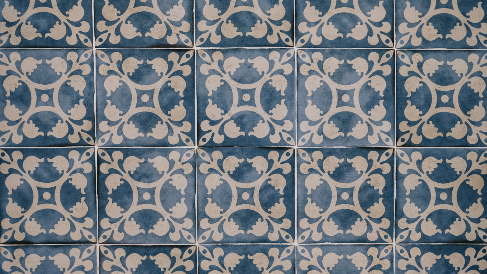 Красивая марокканская плитка на стене для фона