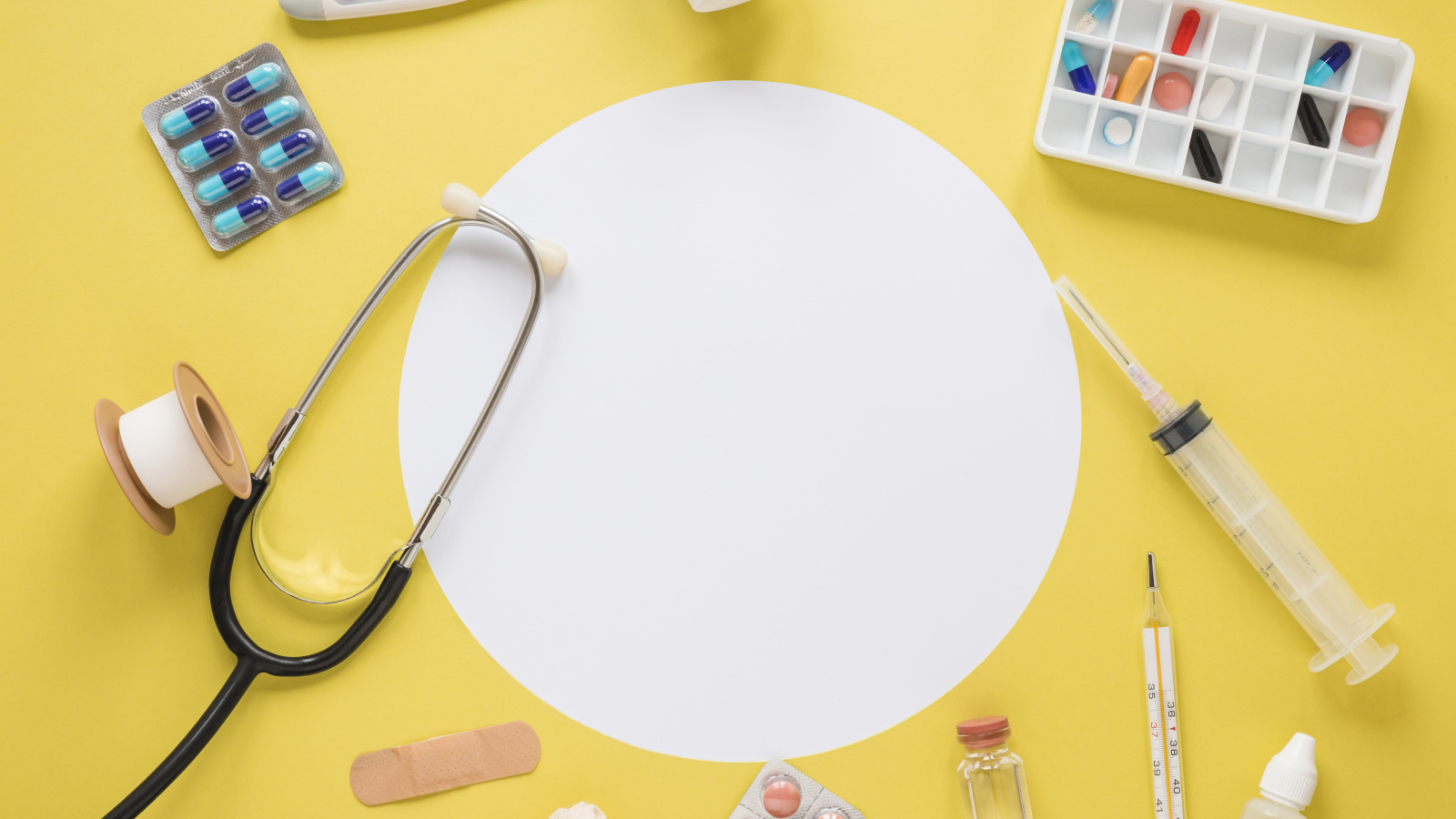 Шаблон для открытки для медиков на желтом фоне