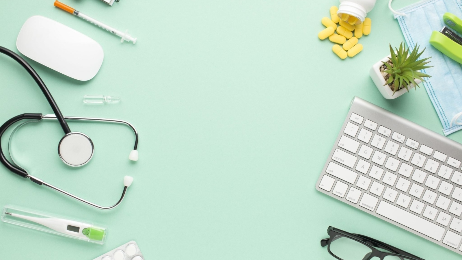 Медикаменты и инструменты на голубом фоне