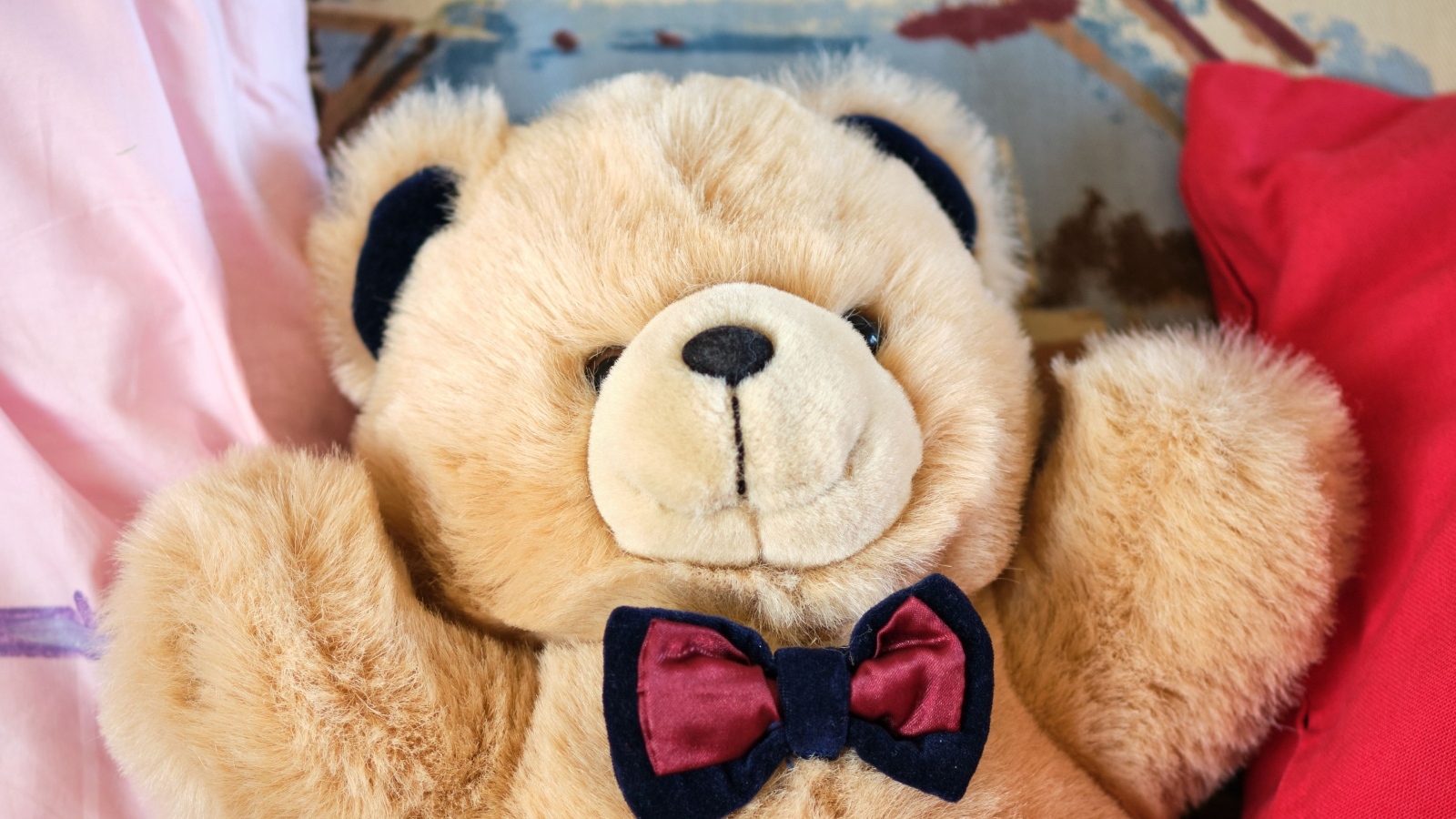 Плюшевый мишка с бабочкой 