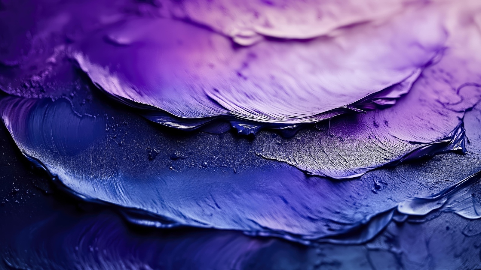 Мазки черной краски крупным планом