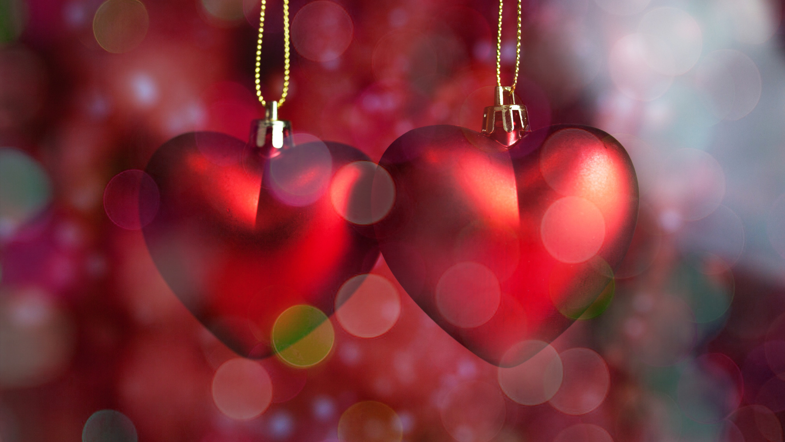 Два красных сердца на цепочке