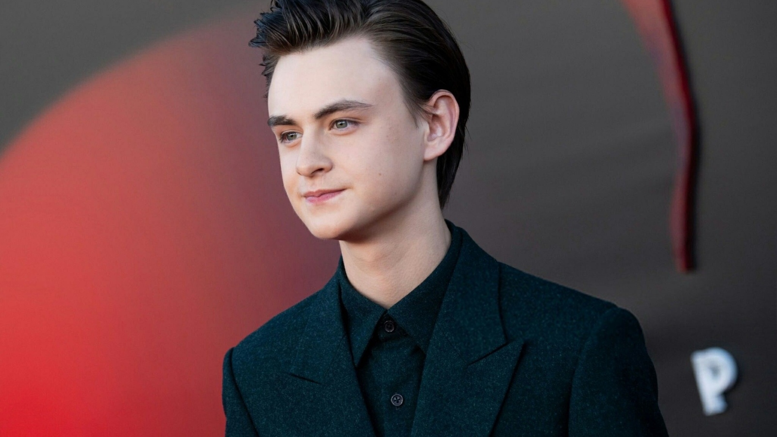 Молодой стильный актер Джейден Мартелл