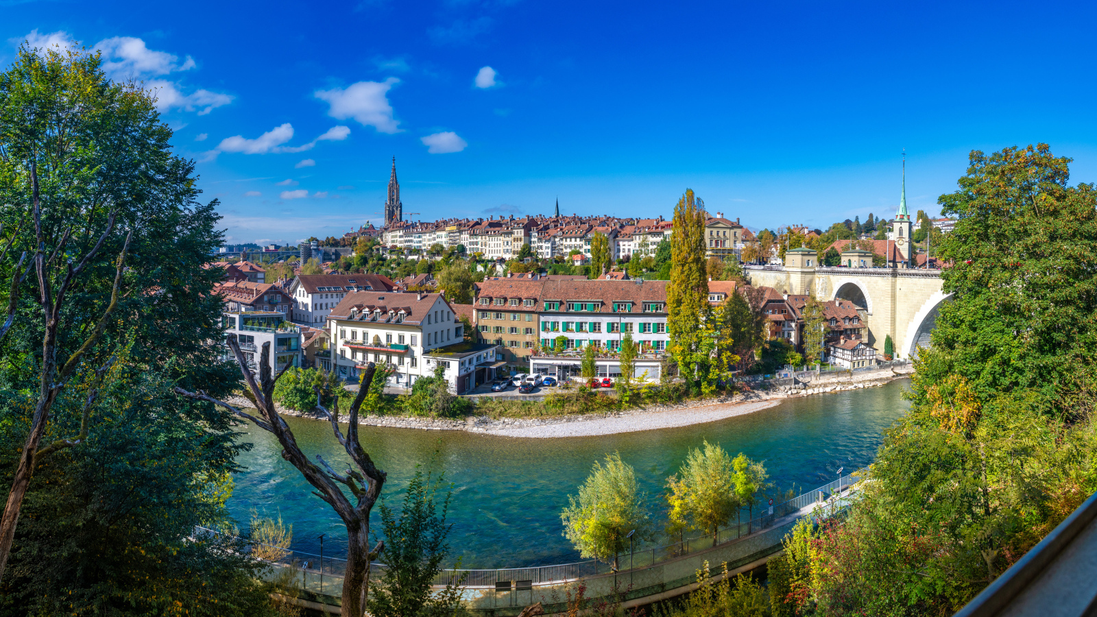Вид реку и дома города Берн, Швейцария