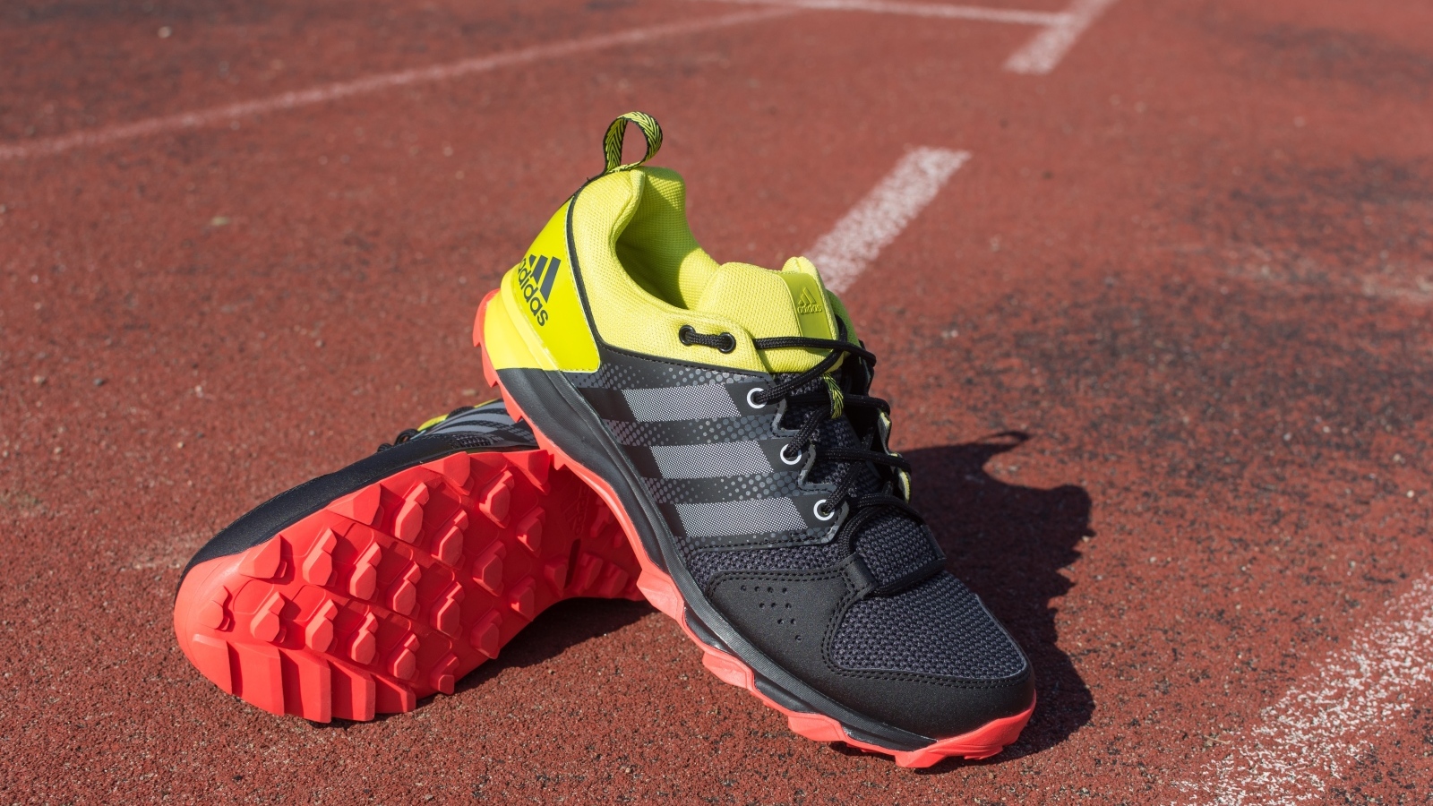 Спортивные кроссовки адидас 