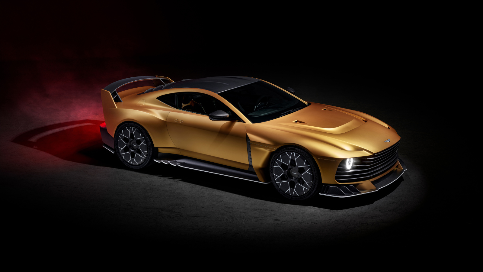 Презентация автомобиля Aston Martin Valiant 2024 года