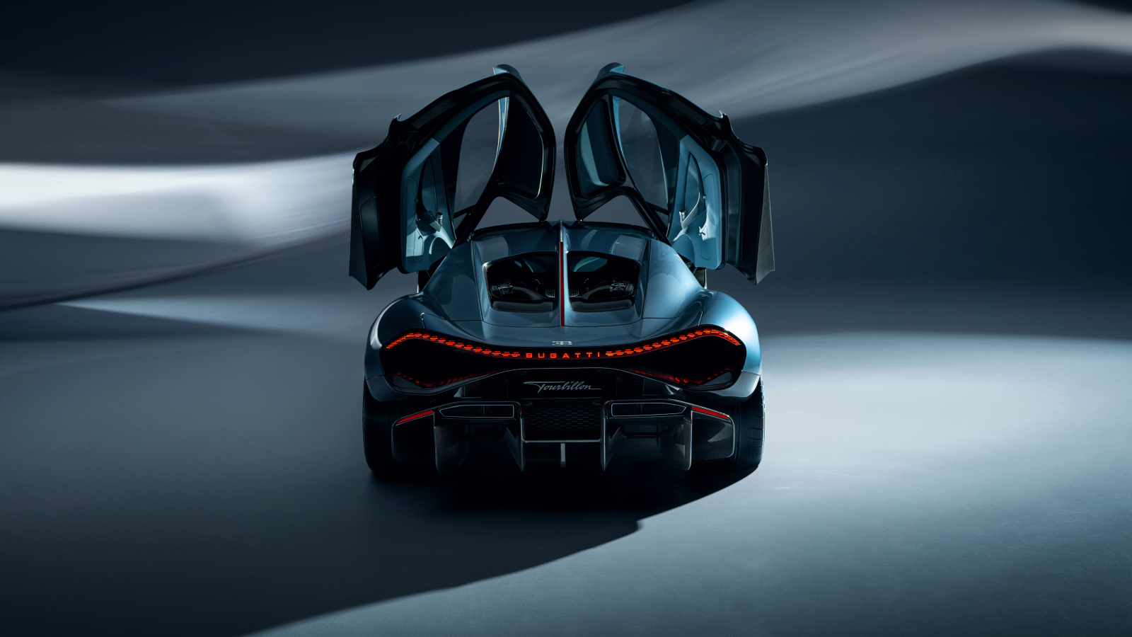 Вид сзади на автомобиль Bugatti Tourbillon 2024 года