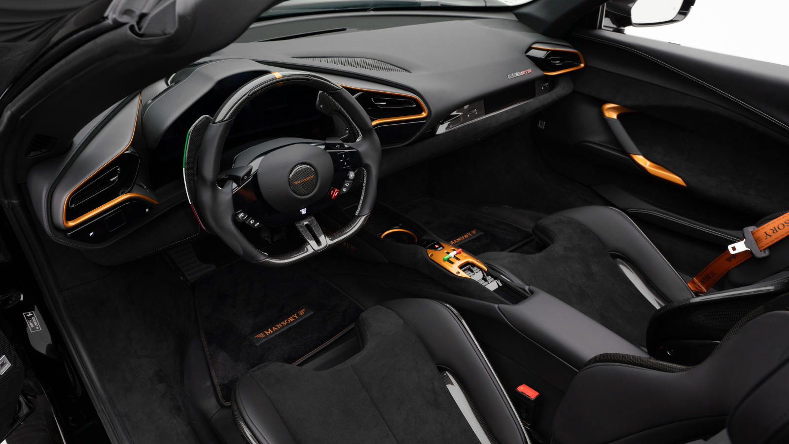 Черный кожаный салон автомобиля Ferrari 296 GTS Mansory Tempesta