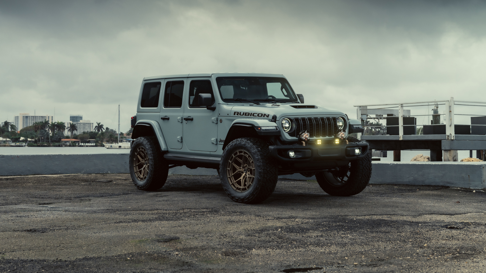 Большой джип Jeep Wrangler Rubicon 392