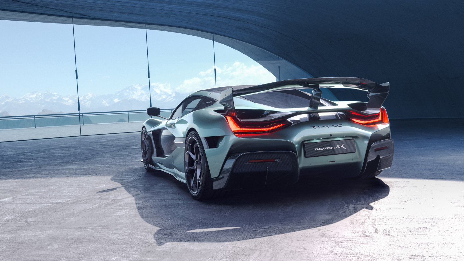Автомобиль Rimac Nevera R 2024  года вид сзади