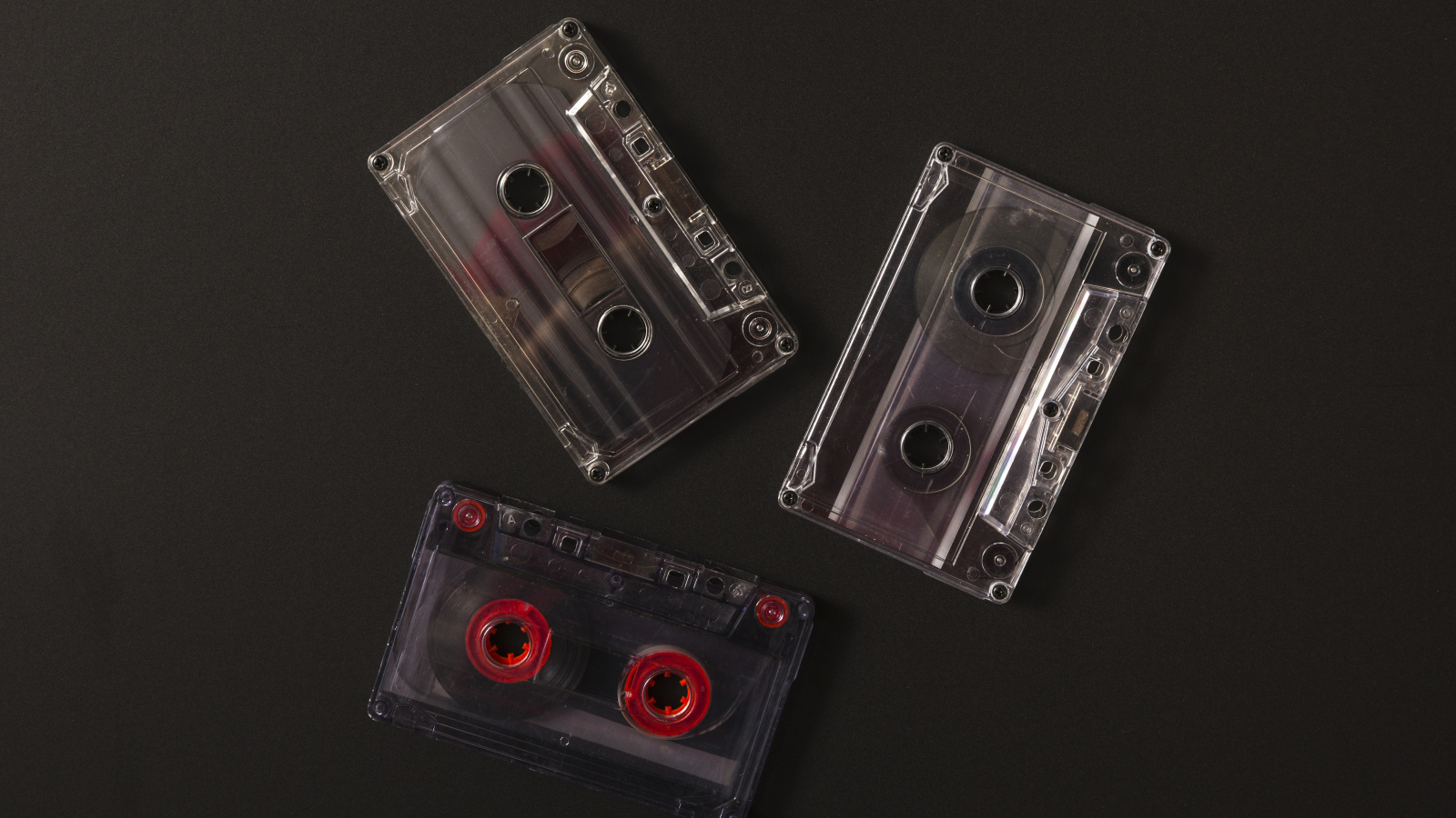 Три кассеты на черном фоне