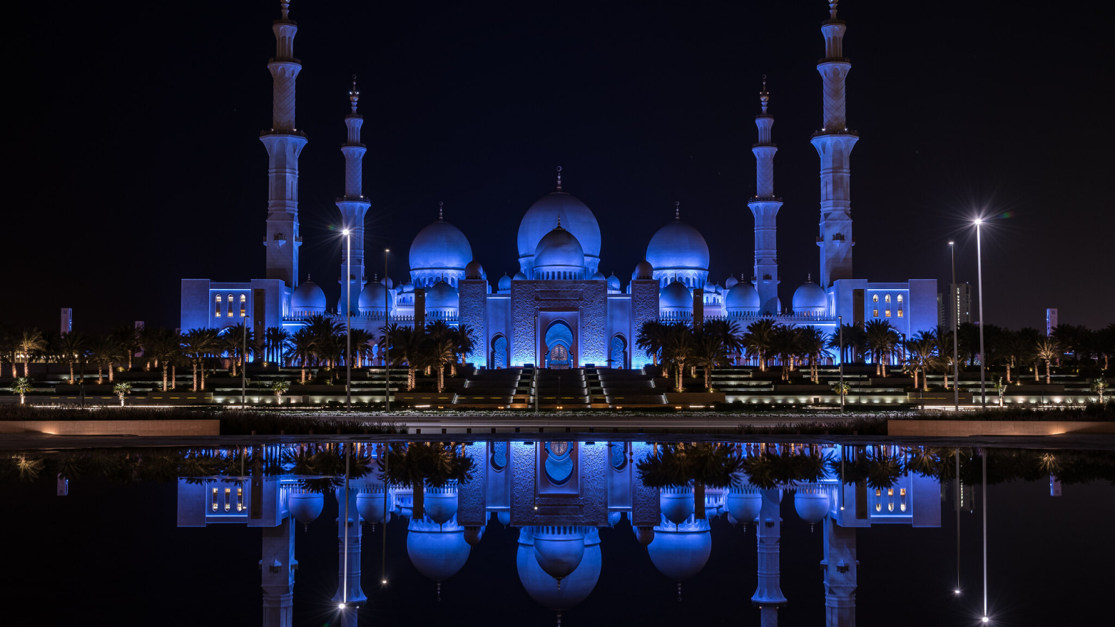 Большая Мечеть Шейха Зайда - Абу-Даби ночью, ОАЭ
