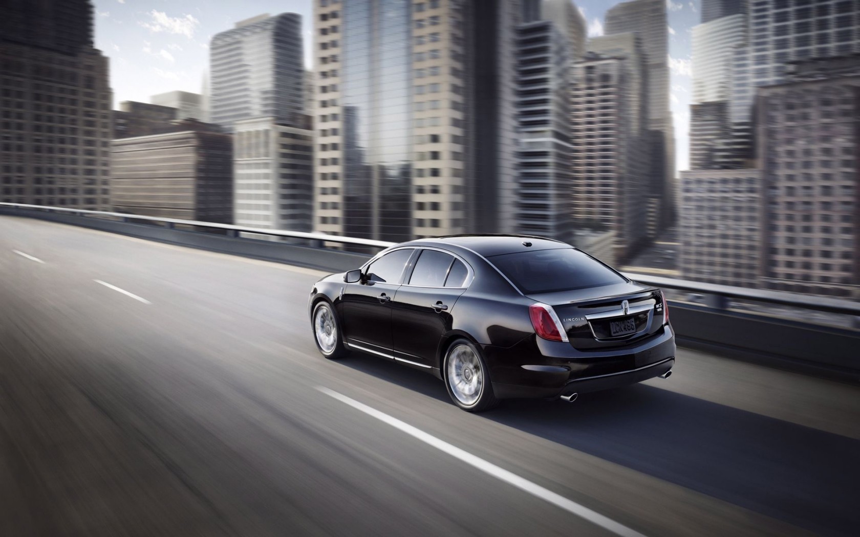 Lincoln на скоростном шоссе