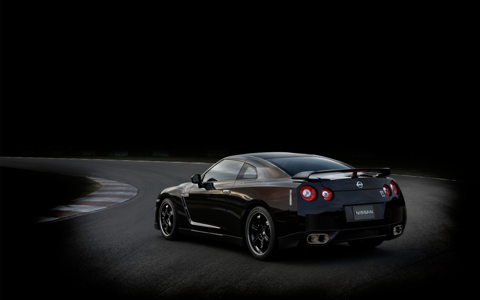 Черный Нисан