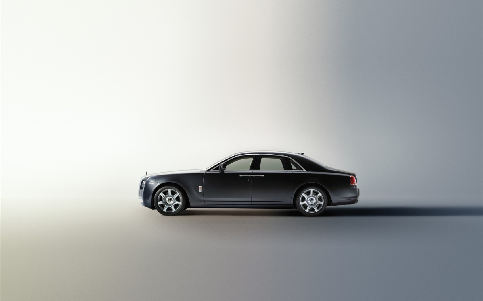 Автомобиль Rolls-Royce