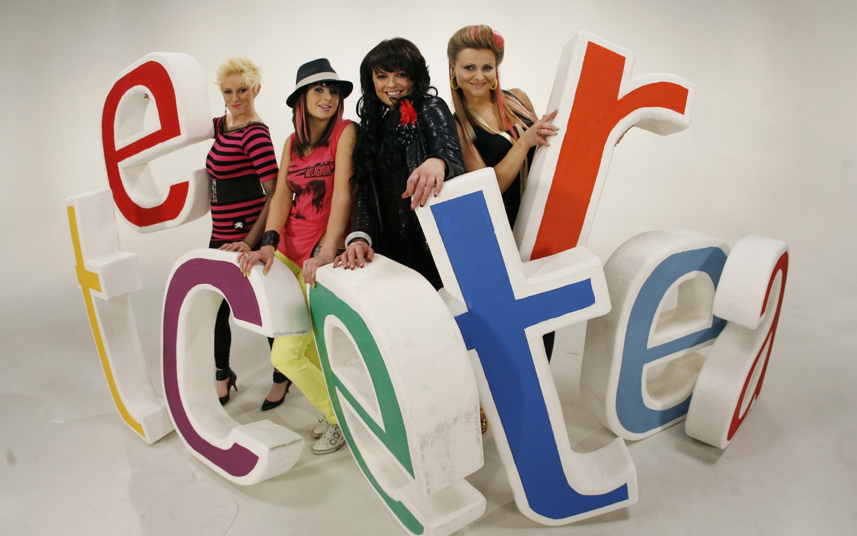 Sinead and Black Daisys