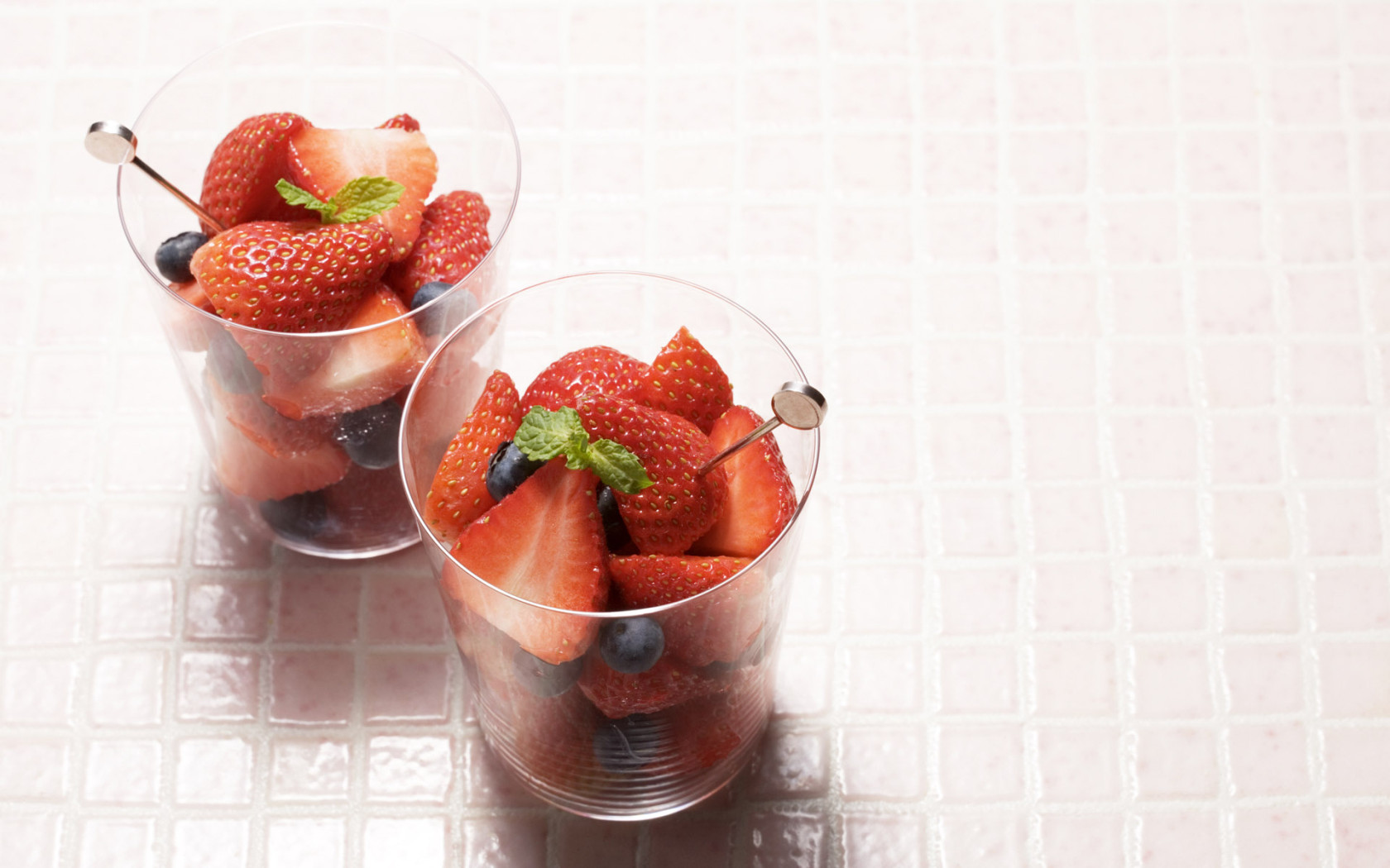 Десерт из свежей клубники