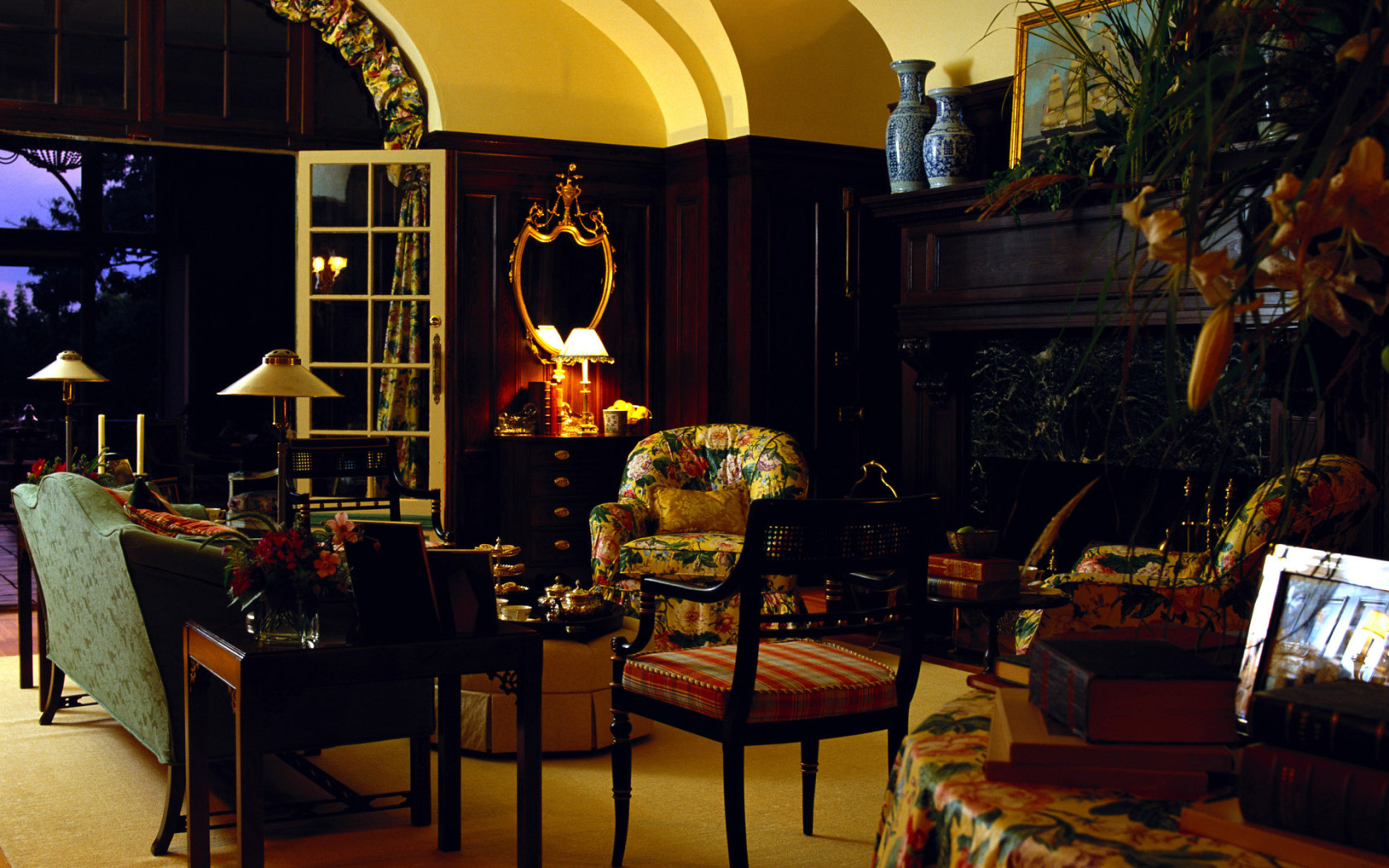 Каминная комната с выходом на террасу