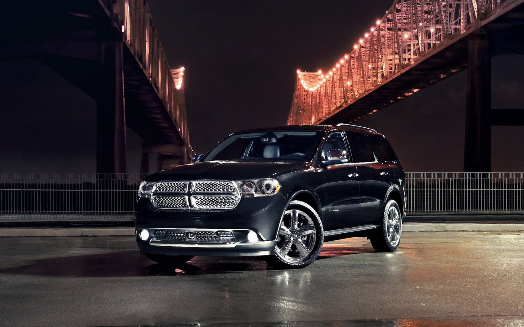 Додж Дуранго в ночи