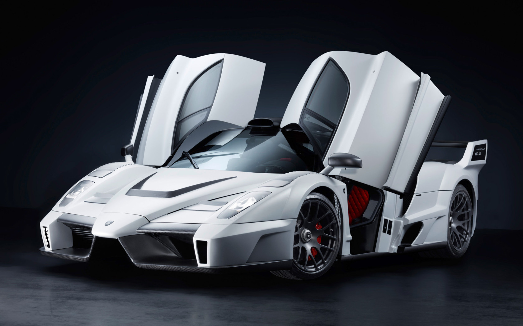 Белая Ferrari Enzo