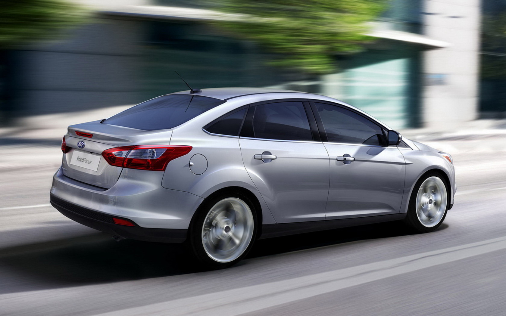 Форд Фокус Седан в движении 2011