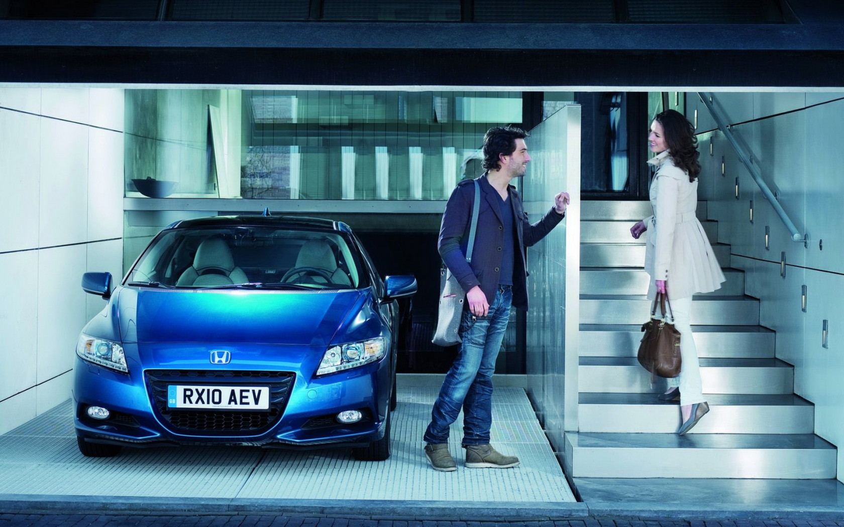 Хонда СR-Z в гараже