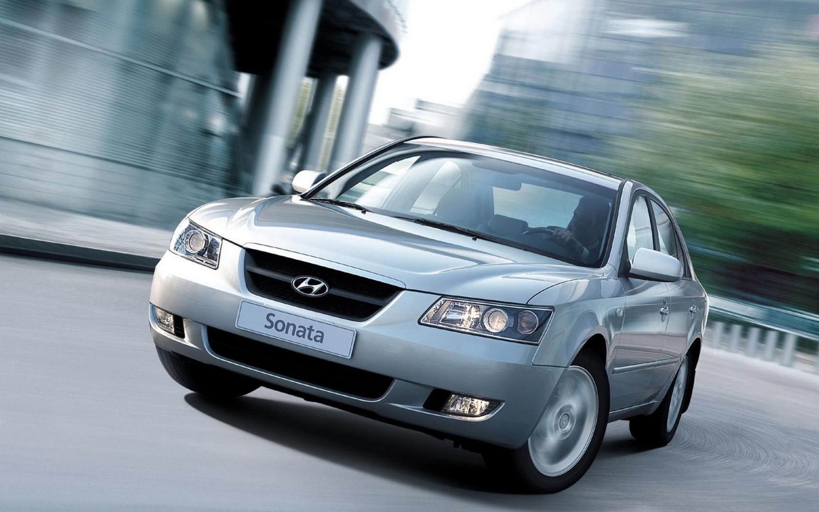 Хендай Соната в движении