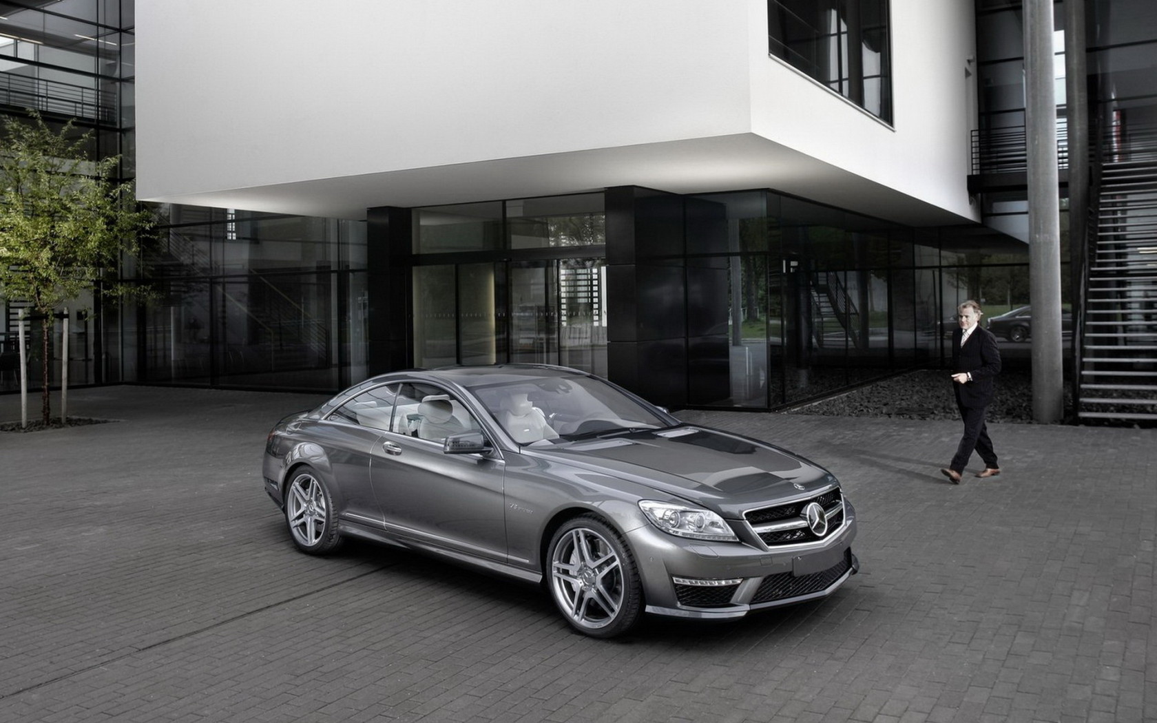 Инновационные технологии Мерседес Бенц CL63 AMG