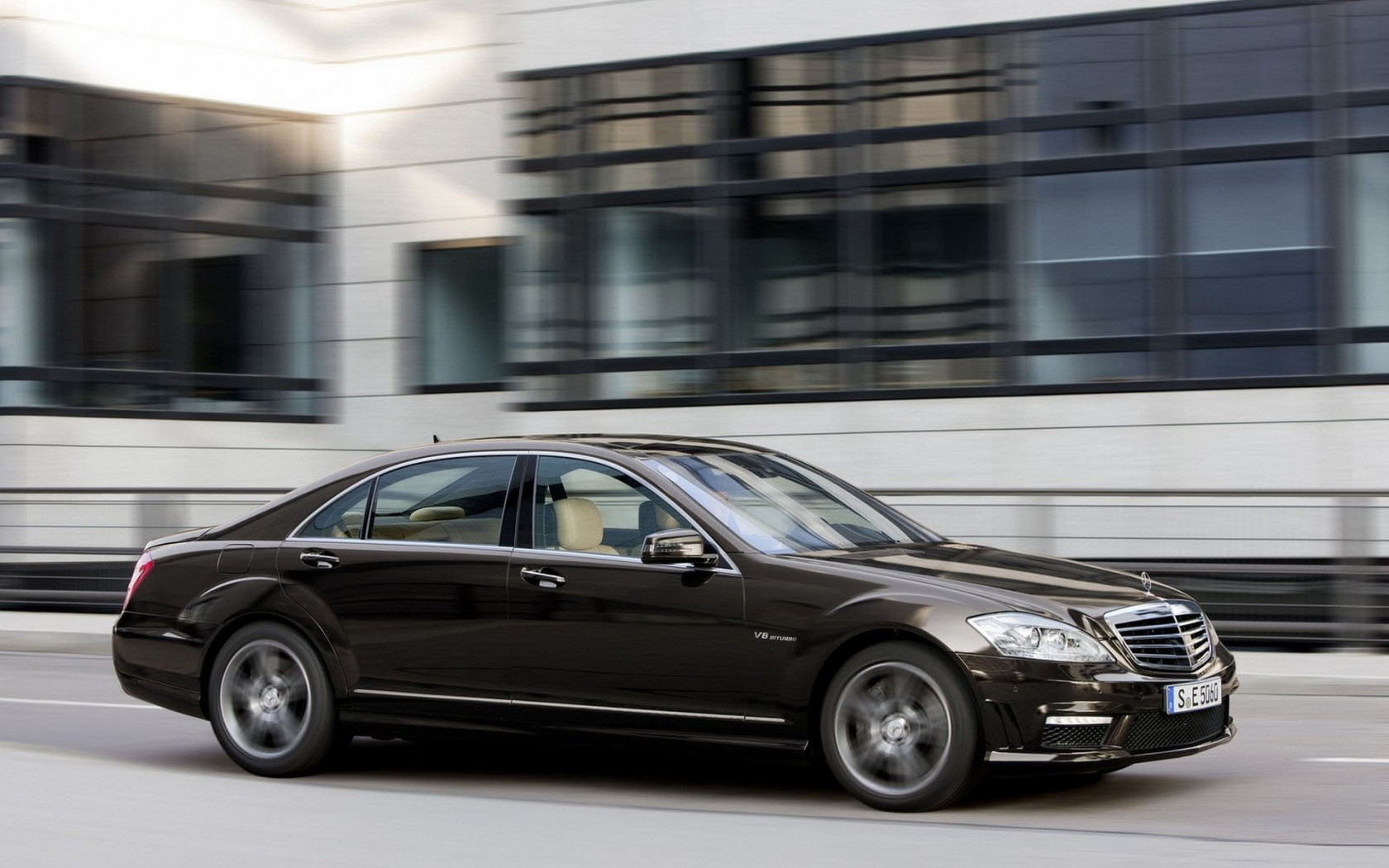 Мерседес Бенц S63 AMG 2011