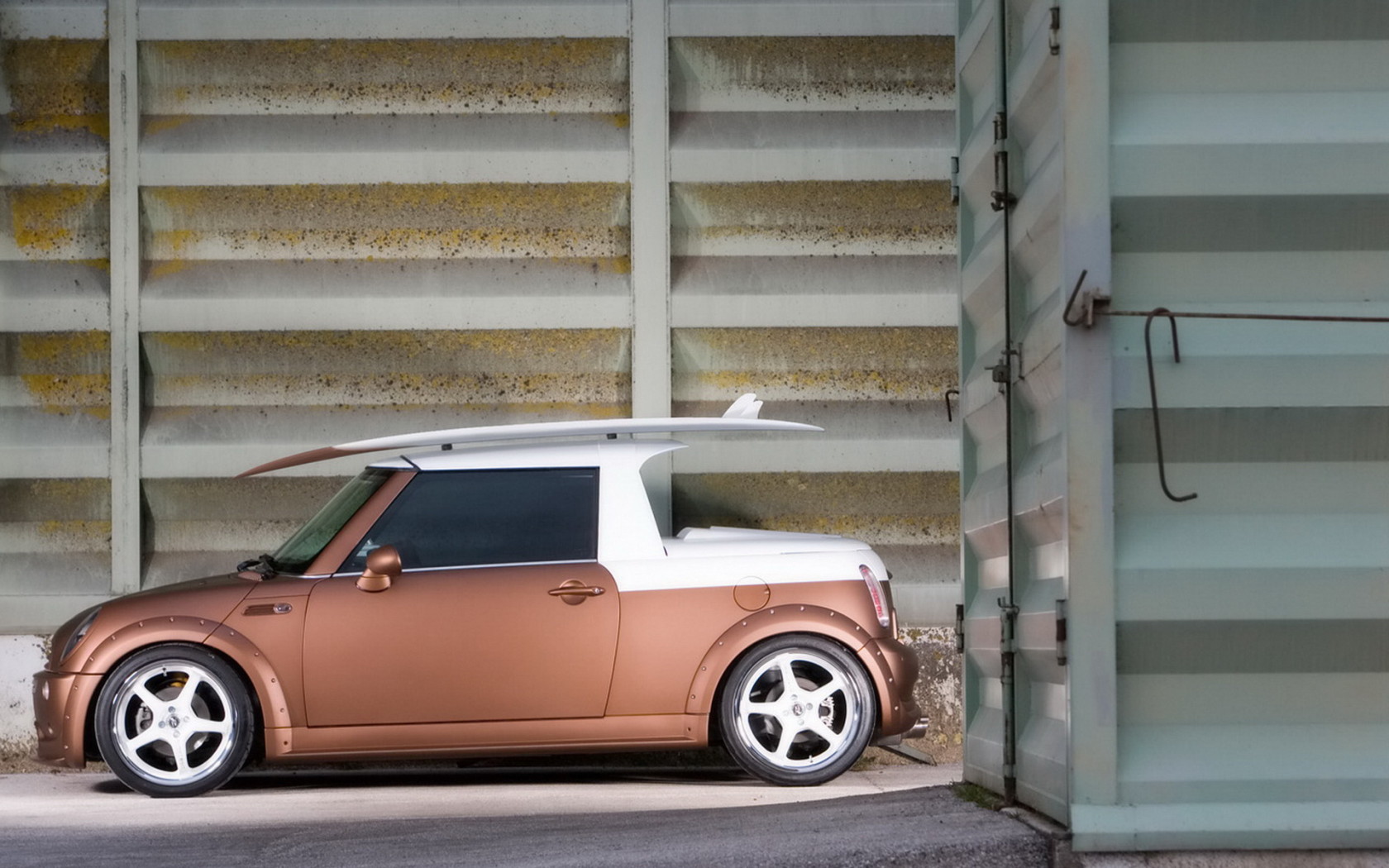 Parotech Pioneer Mini среди контейнеров