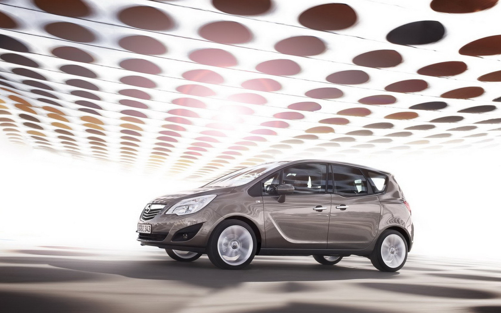 Опель Мерива в движении