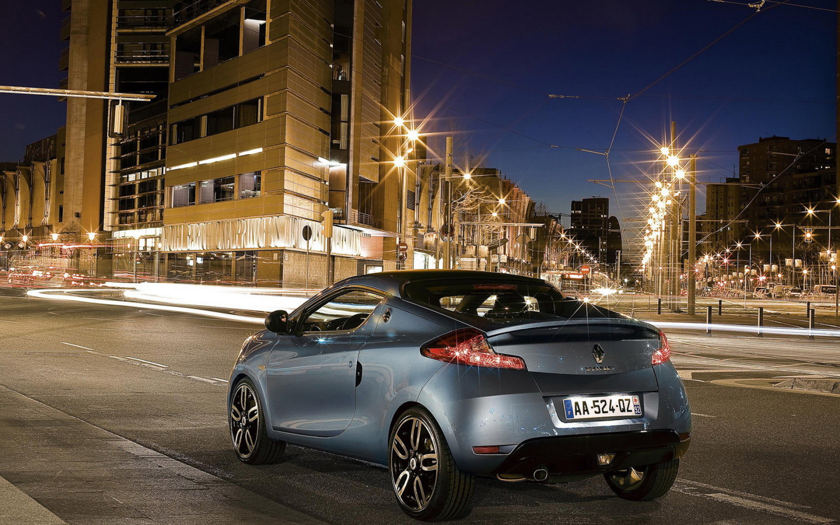 Renault Wind движение по ночному городу