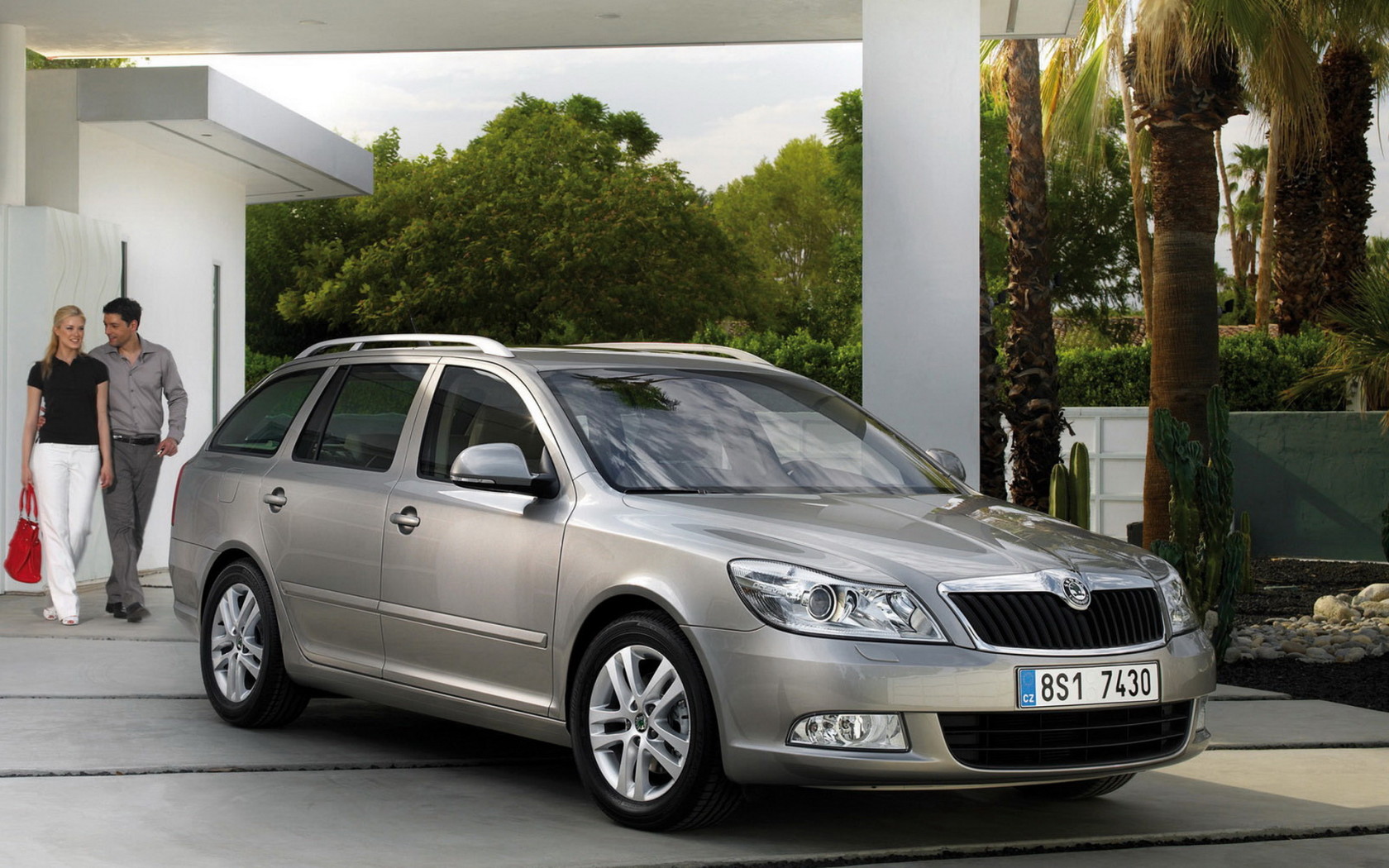 Skoda Octavia уезжая из дома