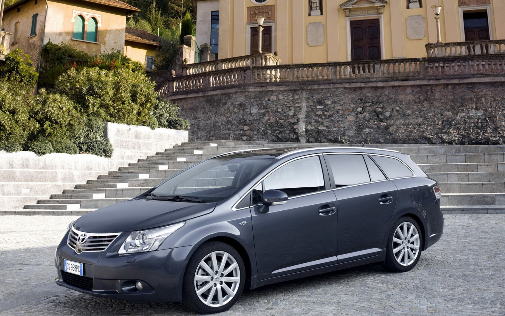 Тойота Авенсис Вагон