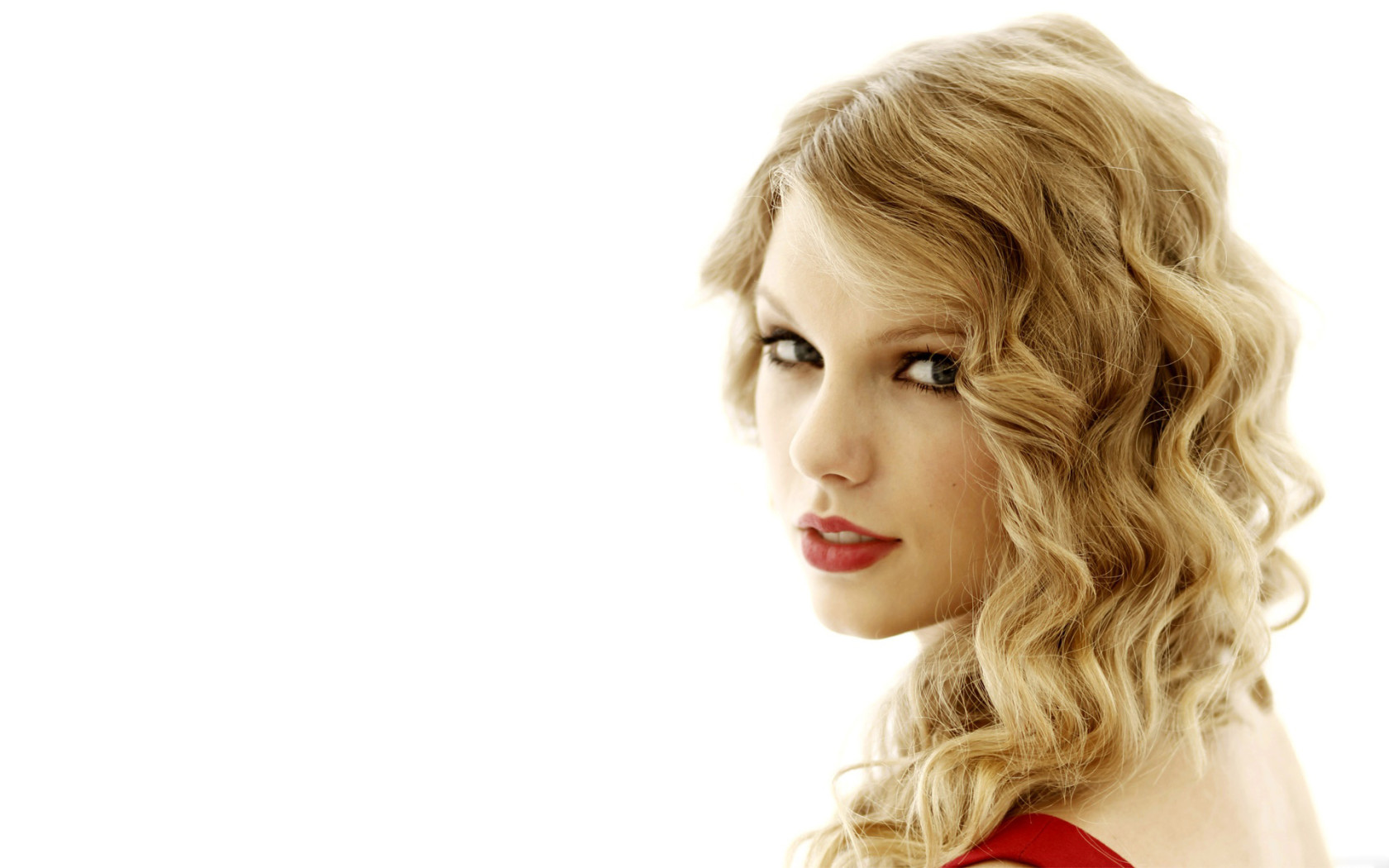 Белокурая модель Тэйлор Свифт