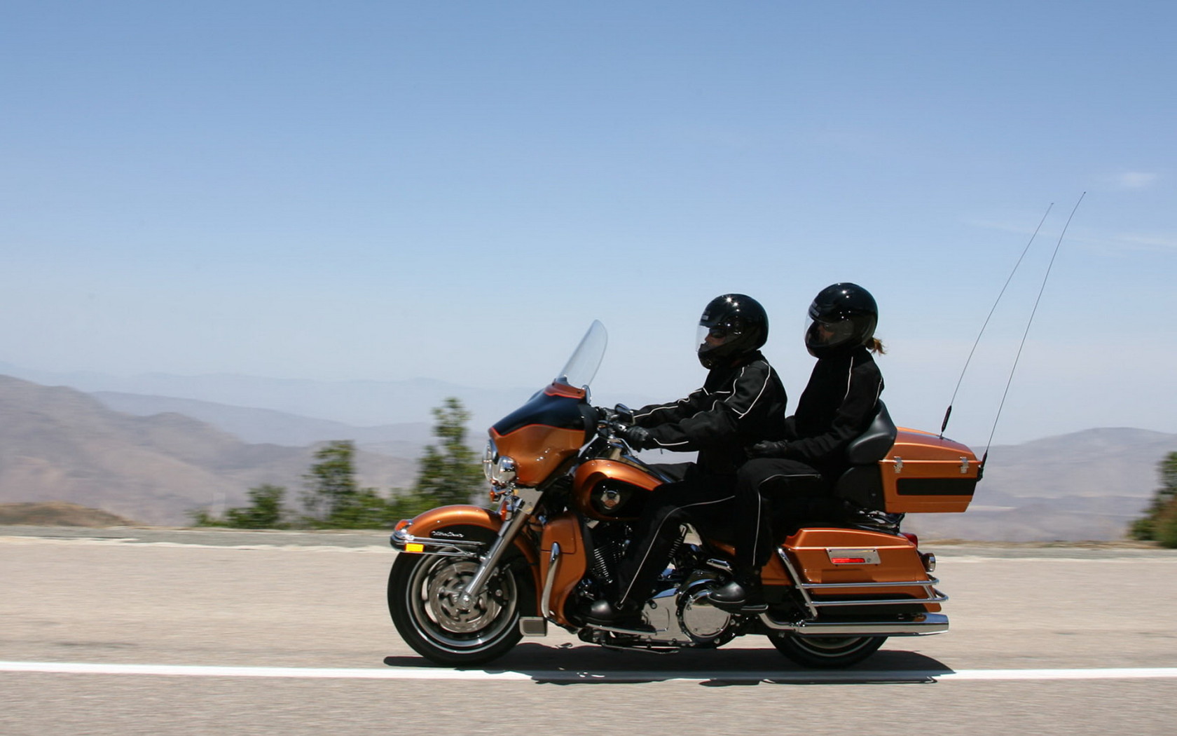 Харлей Девидсон FLHTCU