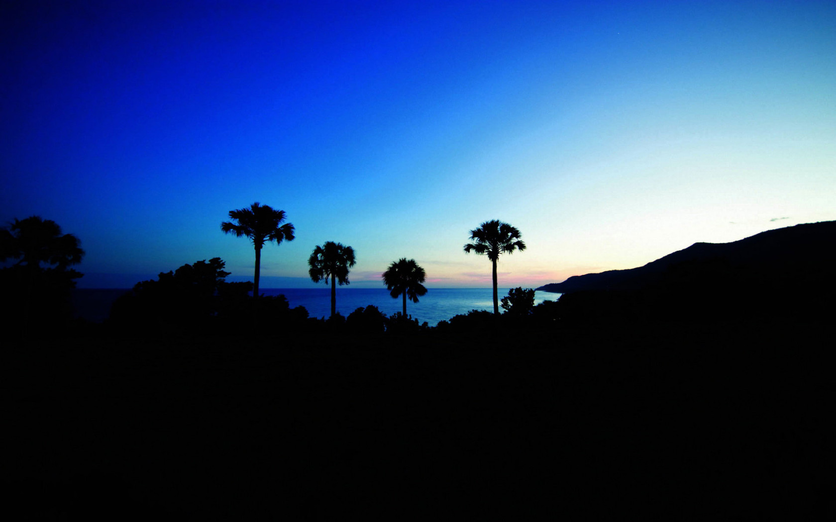 Рассвет над побережьем