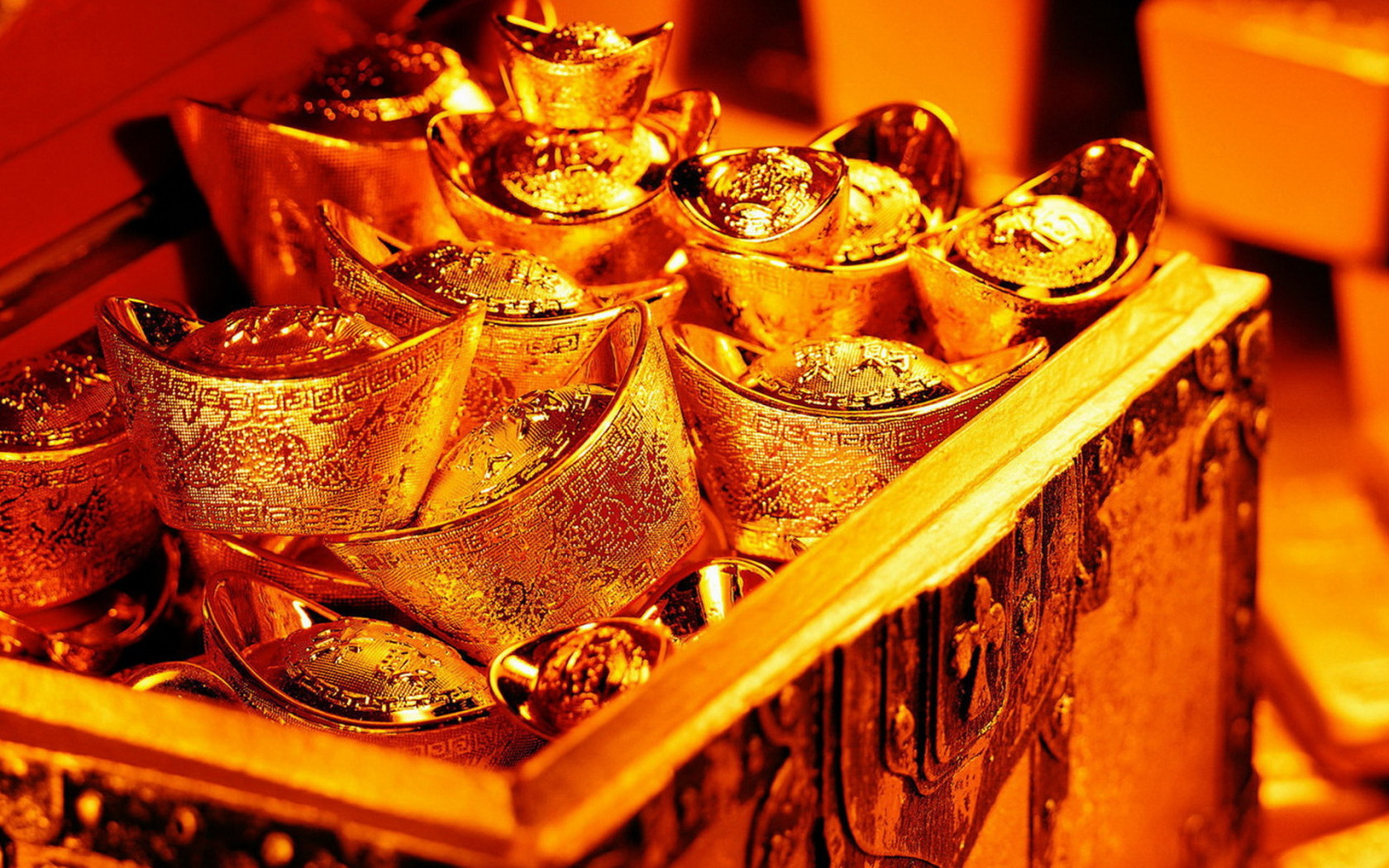 Сундук с золотыми вещами