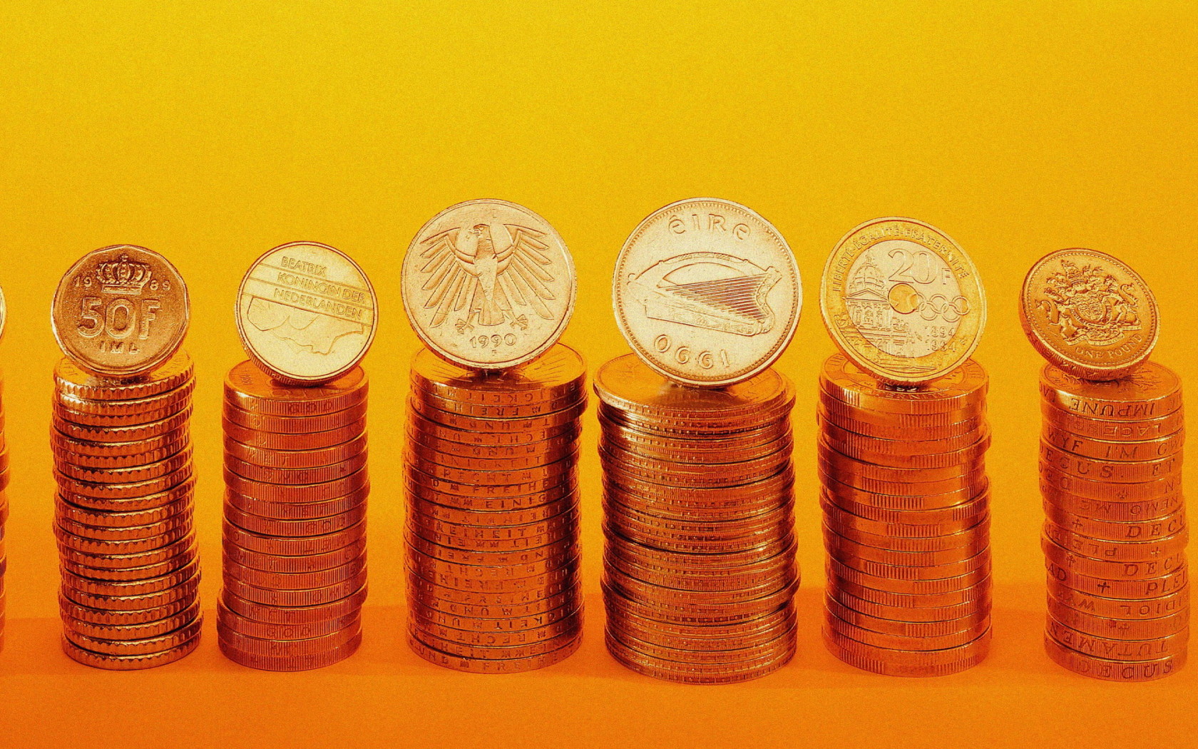 Стопки монет