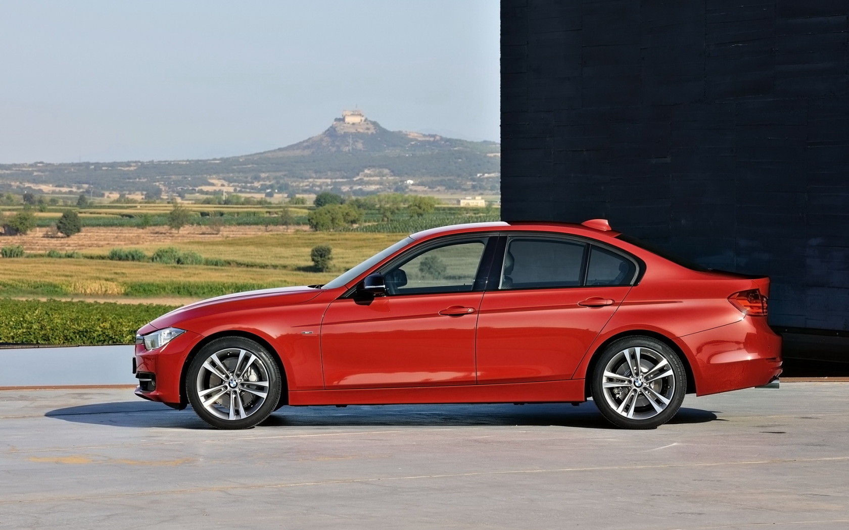 Красный BMW-3-Series-Sedan