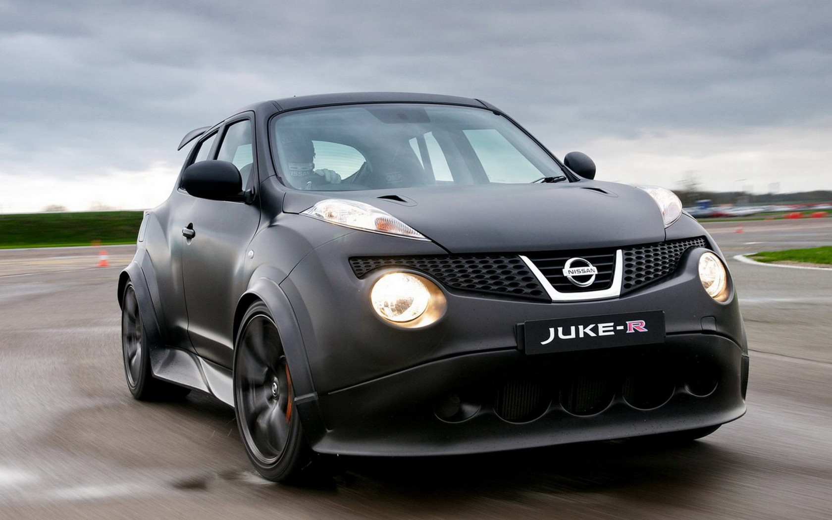 Nissan-Juke-R