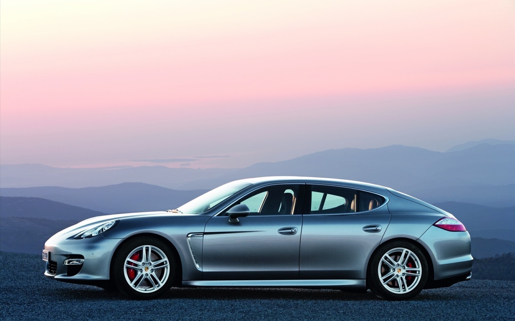 Porsche Panamera голубой металлик