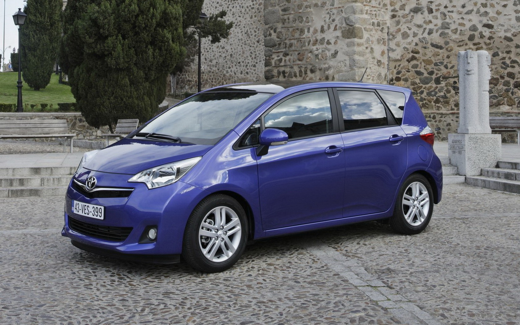 new Toyota-Verso-S