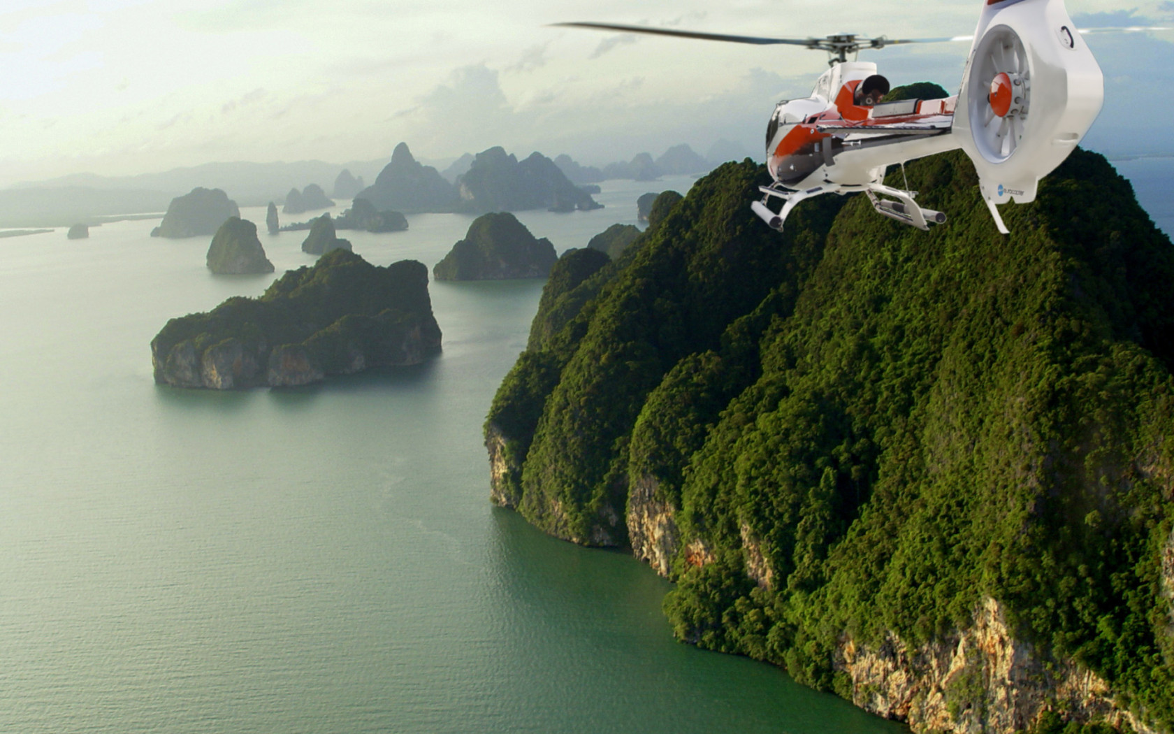 Вертолет над Тайландом