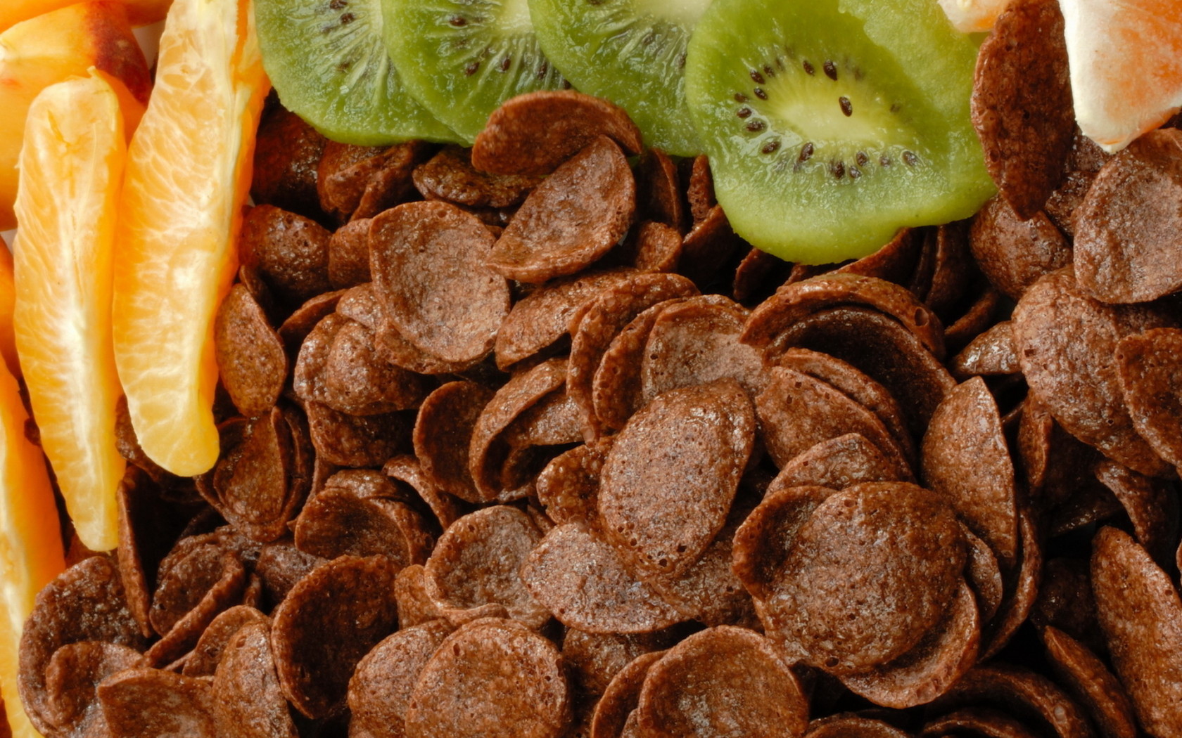 Шоколадные хлопья и фрукты